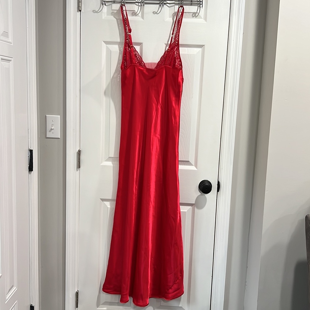 Vintage VS Nightgown - Picture 3 of 15